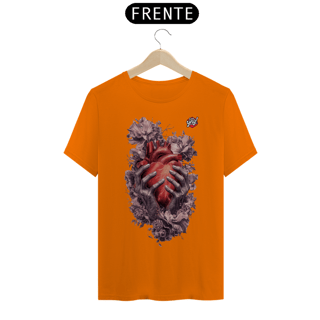 Nome do produto Coração em Mãos - Camiseta