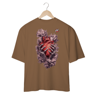 Nome do produto Coração em Mãos - Camiseta Plus Size