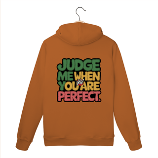 Nome do produto Julgue-me quando for perfeito - Moletom Canguru Costas