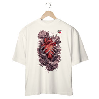 Nome do produto Coração em Mãos - Camiseta Plus Size