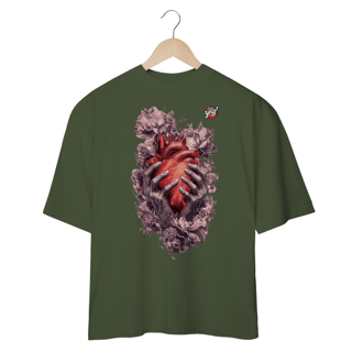 Nome do produto Coração em Mãos - Camiseta Plus Size