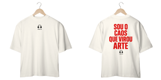 Nome do produto Camiseta Oversized - Sou o Caos que Virou Arte! 