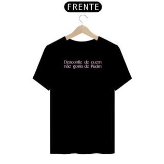 Nome do produto Desconfie de Quem Não Gosta de Pudim | Escuro | T-Shirt Classic