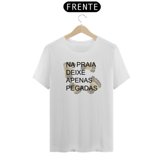 Nome do produto Camiseta - Na praia apenas pegadas