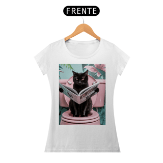 Nome do produto Camiseta Feminina Estampada Gato Preto Lendo Jornal – Design Divertido e Exclusivo
