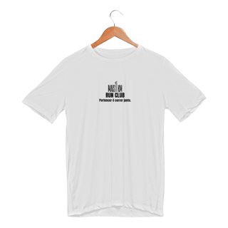 Camiseta UV “Mais 1KM Run Club” – Proteção, Respirabilidade e Conforto