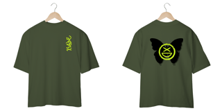 Nome do produto Camiseta Oversize Xisde com Estampa Lateral Grafite, Texto Neon e Logo Borboleta