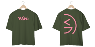 Nome do produto Camiseta Oversized Xisde com Logo Rosa - Streetwear Autêntico