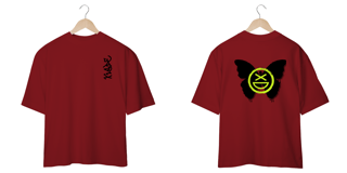 Nome do produto Camiseta Oversize Xisde com Estampa Lateral Grafite, Texto Preto e Logo Borboleta