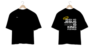 Nome do produto Camisa Oversized 'Jesus is King' - Preta