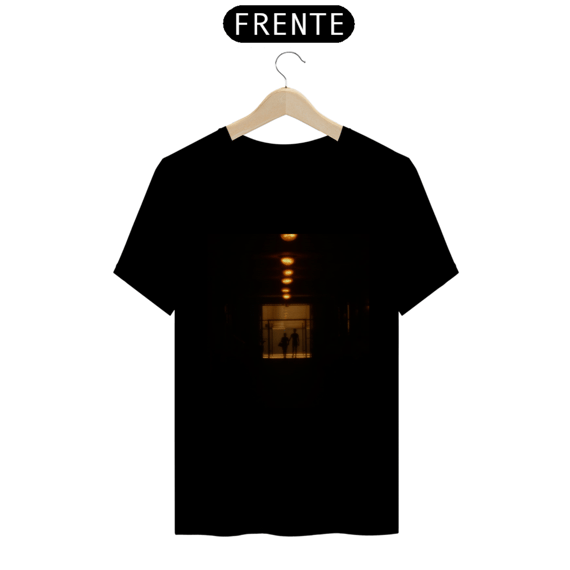 Camisa Unissex Quality: Casal nas Sombras