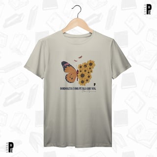 Nome do produtoCamiseta Masculina \ Unissex | Borboleta - Clarice Lispector