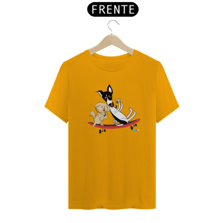 Nome do produtoCamiseta Café e Chico - cachorros no skate