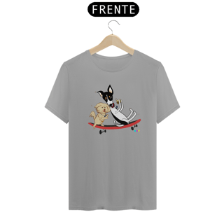 Nome do produtoCamiseta Café e Chico - cachorros no skate