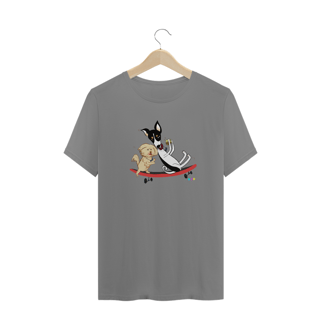 Nome do produtoCamiseta plus size Café e Chico - cachorros no skate 