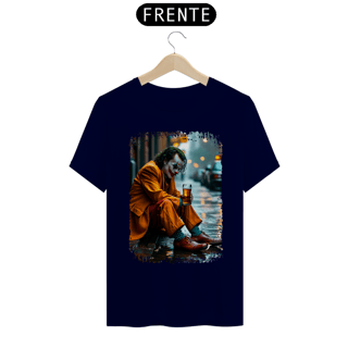 Nome do produto Camiseta Coringa Bebendo Cerveja - Modelo 1