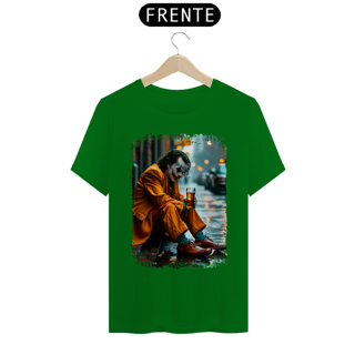 Nome do produto Camiseta Coringa Bebendo Cerveja - Modelo 1