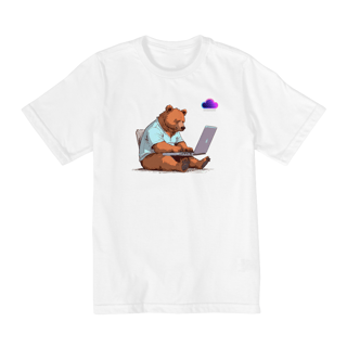Nome do produto Camiseta “Bear Codando” – O dev mais fofo do home office