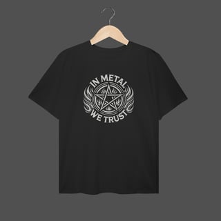 Nome do produto Camiseta Plus Size | In Metal We Trust