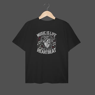 Camiseta Plus Size | Music Is Life