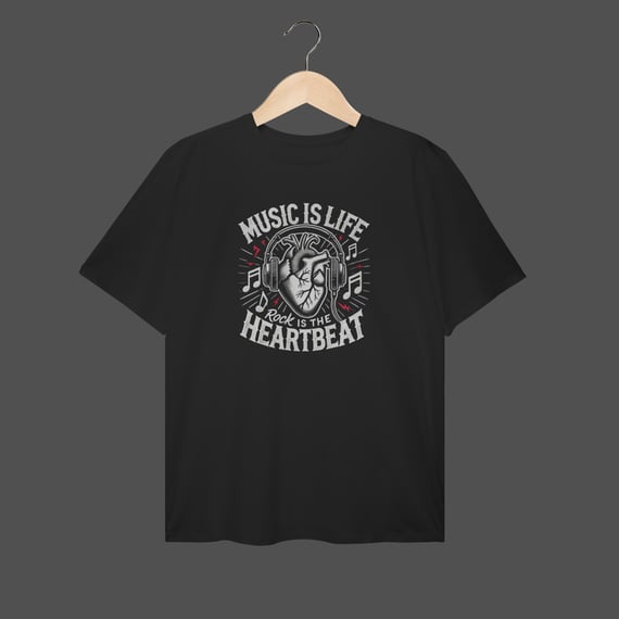 Camiseta Plus Size | Music Is Life