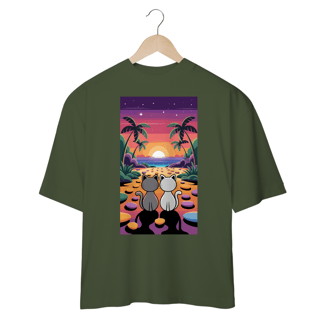 Nome do produto Camiseta Oversized Estampa de Gatos  pôr do sol em uma praia.