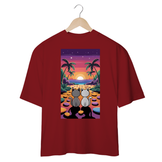 Nome do produto Camiseta Oversized Estampa de Gatos  pôr do sol em uma praia.