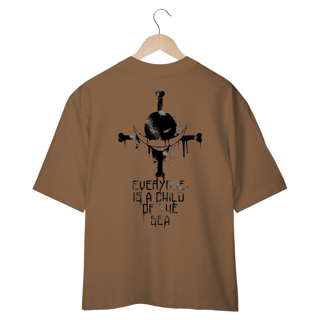 Nome do produto Camiseta Unissex – One Piece Everyone Is a Chield Of The Sea