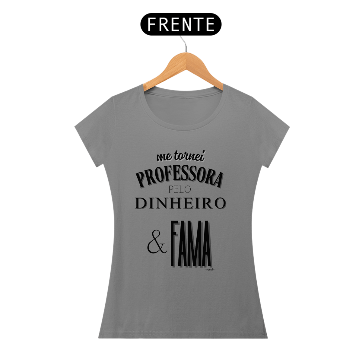 Nome do produto: Camiseta me tornei PROFESSORA PELO DINHEIRO & FAMA
