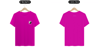 Nome do produto T- shirt Quality - Dia um jeito/Noite de outro - COLORIDO