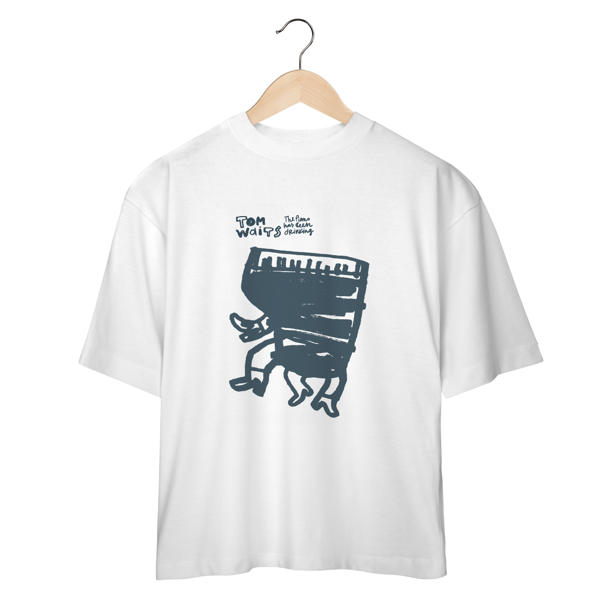 Nome do produto: Camiseta Oversized Tom Waits – The Piano Has Been Drinking