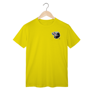Nome do produto Camisa Gatinho segurando a bandeira Trans