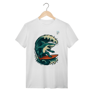 Camiseta Surfing Shark