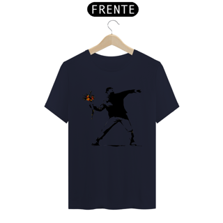 Nome do produto Flower Thrower- Banksy (T-Shirt Prime)