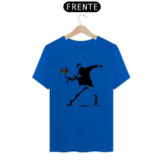 Nome do produto Flower Thrower- Banksy (T-Shirt Prime)
