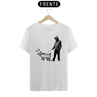 Nome do produto Haring dog - Banksy (T-Shirt Pima)