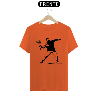 Nome do produto Flower Thrower- Banksy (T-Shirt Prime)