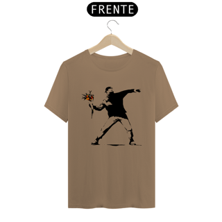 Nome do produto Flower Thrower- Banksy (T-Shirt Prime)