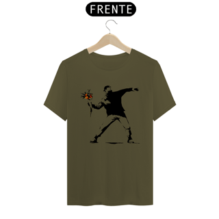 Nome do produto Flower Thrower- Banksy (T-Shirt Prime)