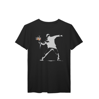 Nome do produto Flower Thrower (White) -  Banksy (T-Shirt Prime)