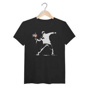 Nome do produto Flower Thrower (White) - Banksy (Algodão Peruano)