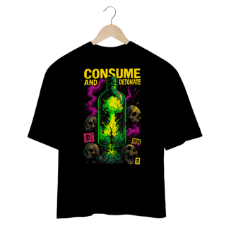 Nome do produto Camiseta Oversized Consume and Detonate – Estampa Urbana Explosão Tóxica | OxVibe Streetwear