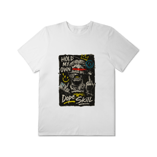 Nome do produto Camiseta Plus Size Hold My Own – Estampa com Colagem Urbana e Atitude | OxVibe Streetwear