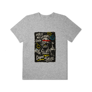 Nome do produto Camiseta Plus Size Hold My Own – Estampa com Colagem Urbana e Atitude | OxVibe Streetwear