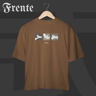 Nome do produto Camiseta Oversized - Mão de vaca | Arte no peito