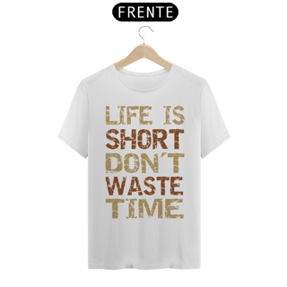 Nome do produto Camiseta modelo Quality estampa frente LIFE IS SHORT streetwear urbanwear masculino