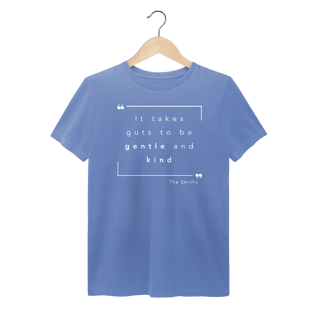 Nome do produto Camiseta estonada “IT TAKES GUTS TO BE GENTLE AND KIND” The Smiths — poesia, coragem e delicadeza impressas no peito