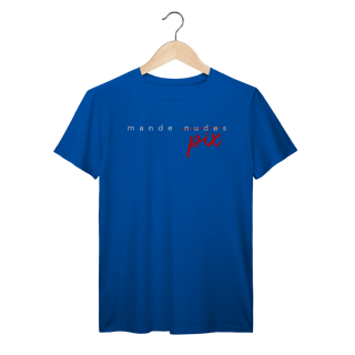 Nome do produto Camiseta engraçada com a frase “Mande Pix” — uma sátira inteligente da cultura de flerte digital. Presente criativo e divertido para solteiros, casais e namorados