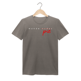 Camiseta (estonada feminina) engraçada com a frase “Mande Pix” — uma sátira inteligente da cultura de flerte digital. Presente criativo e divertido para solteiros, casais e namorados