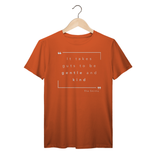 Nome do produto Camiseta  “IT TAKES GUTS TO BE GENTLE AND KIND” The Smiths — poesia, coragem e delicadeza impressas no peito